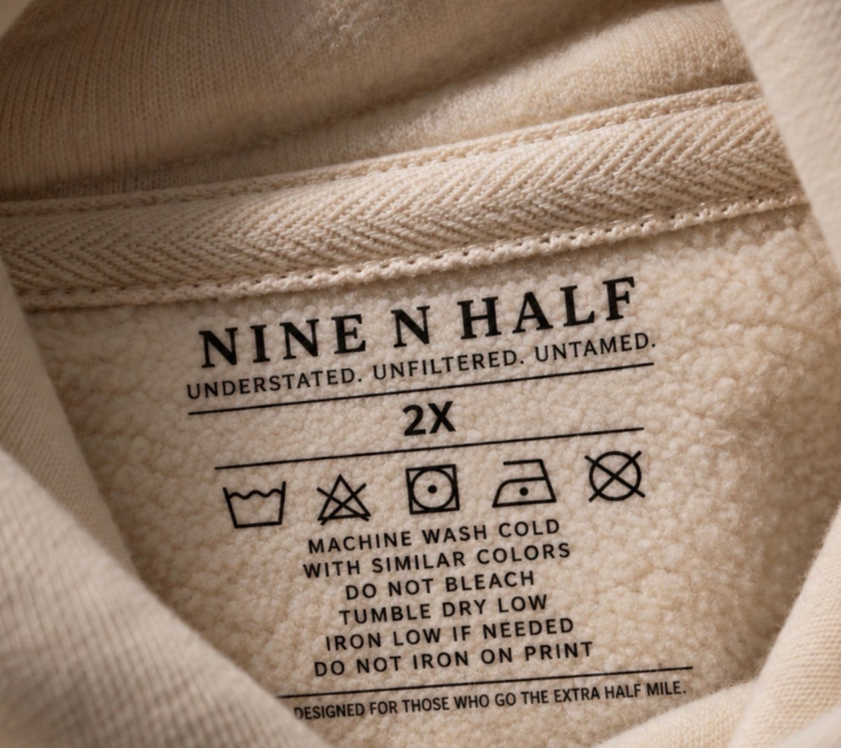     Bone cream hoodie heavyweight fabric, ribbed cuff and reinforced stitching Neck label
